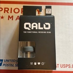 Qalo men’s size 9 grey